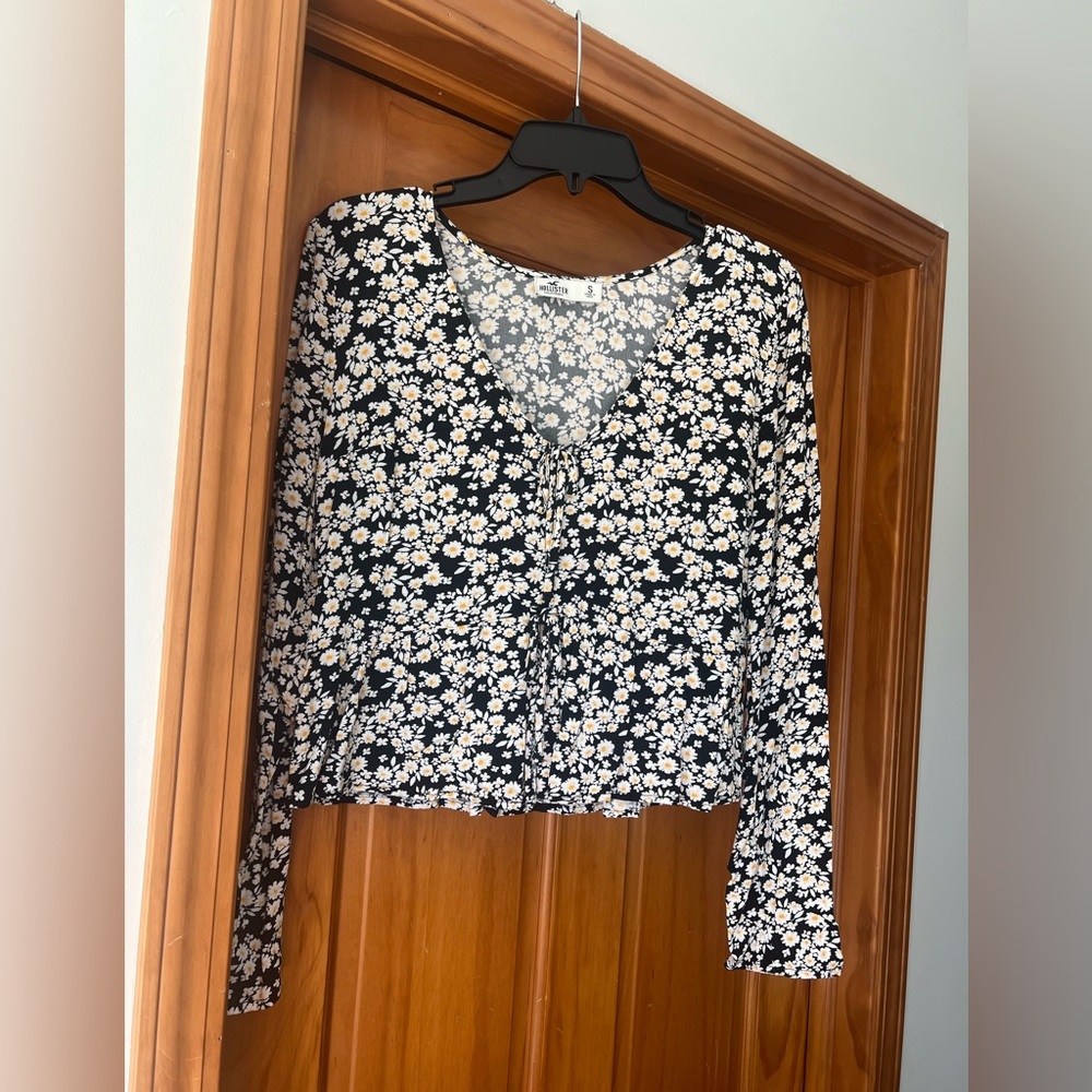 Hollister Black and White Floral Blouse